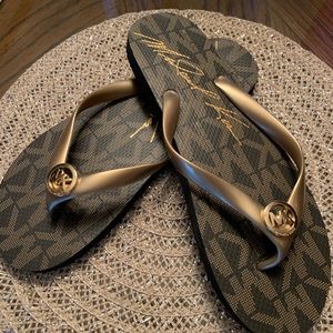 Michael Kors flip flips in size 11